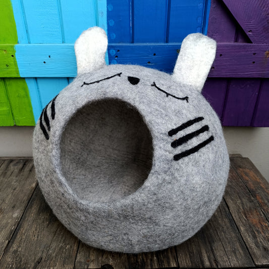 Purr-fect Cat Caves Made From Sheep Wool Cat Face