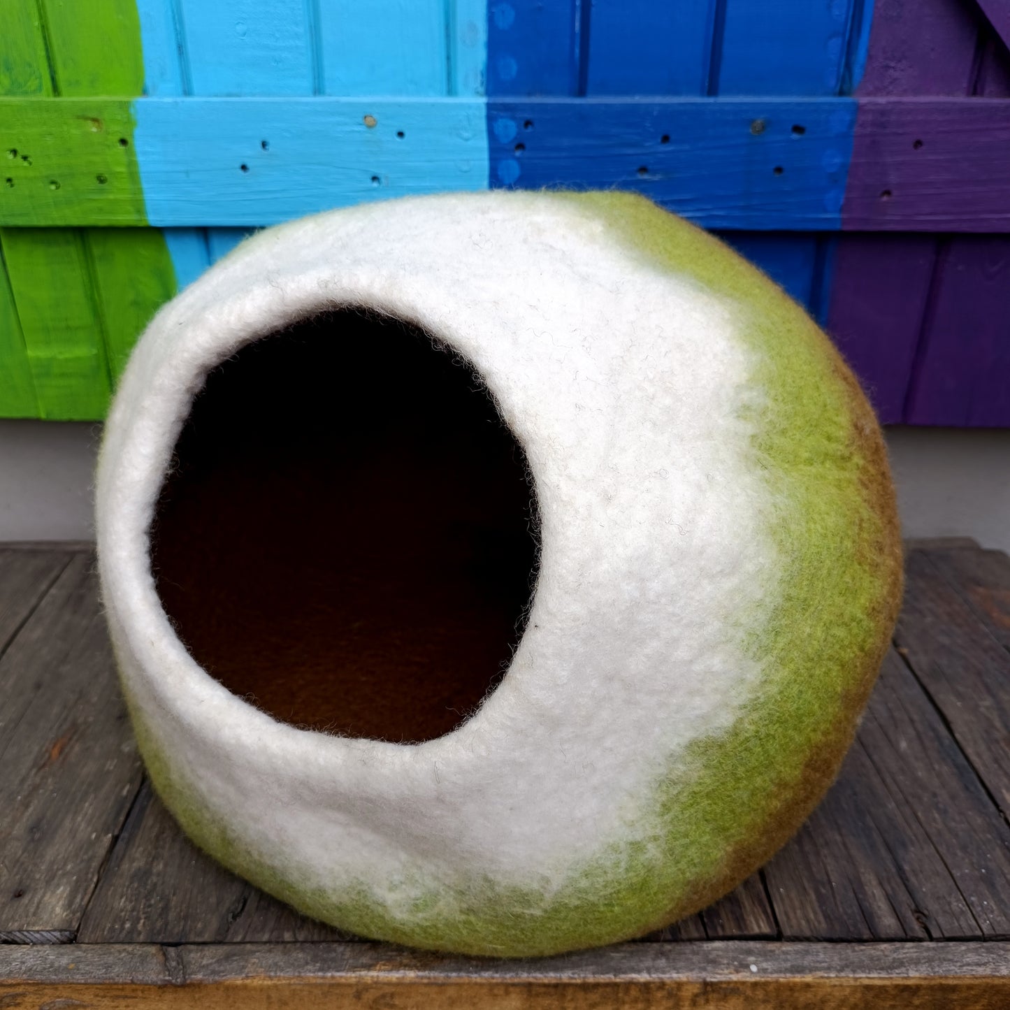 Purr-fect Cat Caves Made From Sheep Wool Green Brown